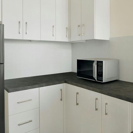 Delta Hotels By Marriott City Center Doha Exterior photo A typical microwave oven