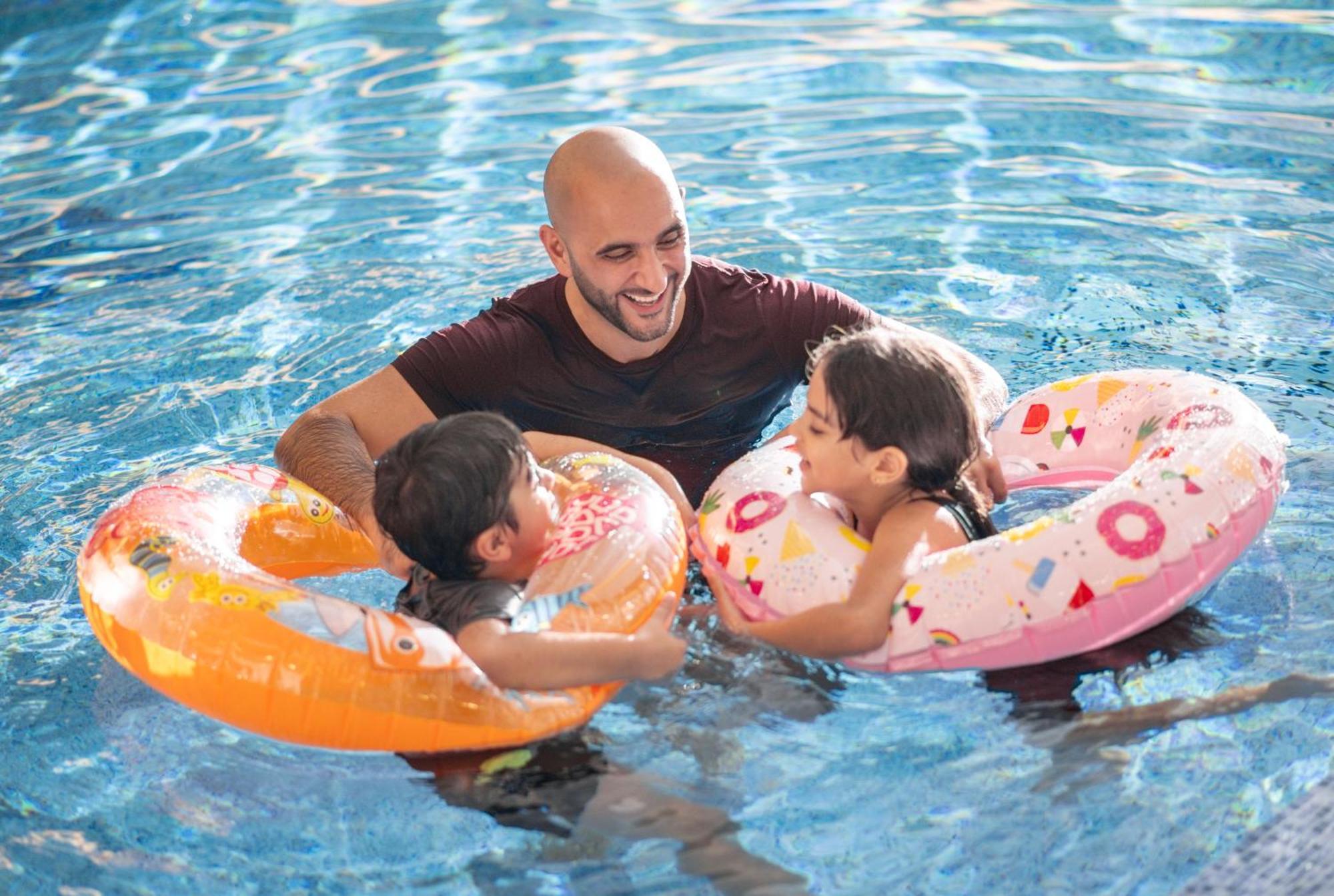 Delta Hotels By Marriott City Center Doha Exterior photo A father and two children in a swimming pool